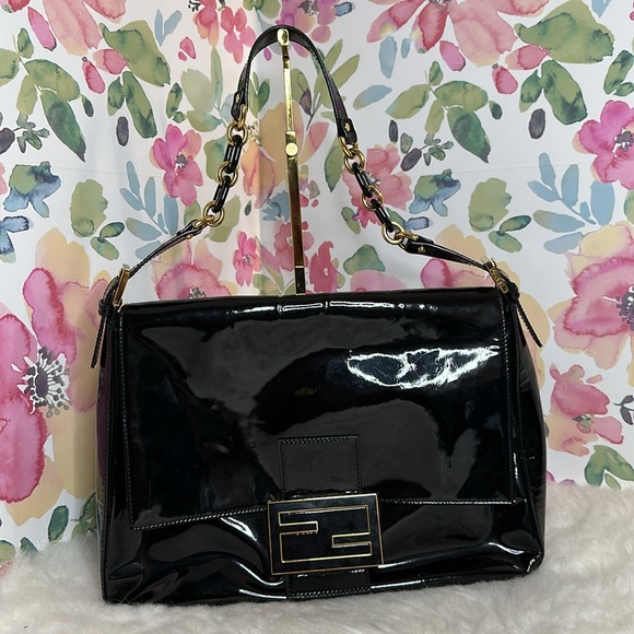 💯Authentic Fendi Shoulder Bag Patent Leather🍀 - Picture 1 of 17